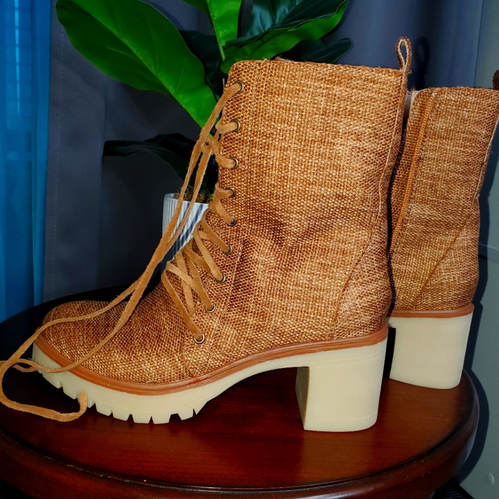 NWT Boots